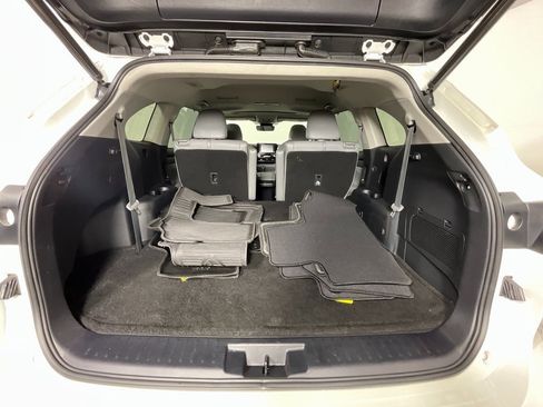 Used 2021 Toyota Highlander XLE image 28