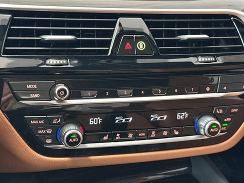 Used 2023 BMW 530e w/ Convenience Package image 24