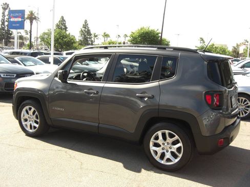 Used 2016 Jeep Renegade Latitude image 10