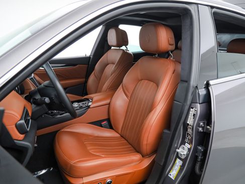 Certified 2023 Maserati Levante GT AWD/4WD image 16