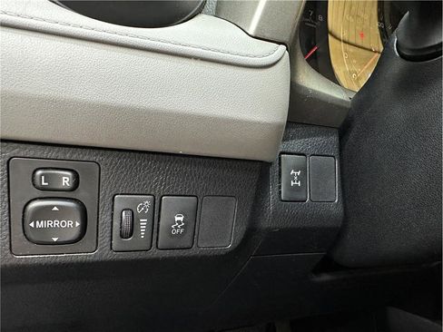 Used 2013 Toyota RAV4 LE image 17