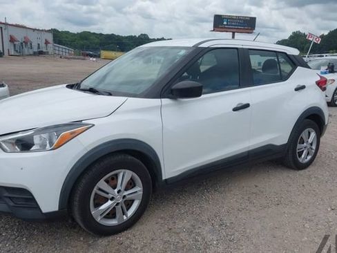 Used 2020 Nissan Kicks S FWD image 1