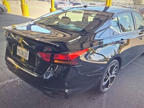 Certified 2023 Nissan Altima 2.5 SR FWD image 6