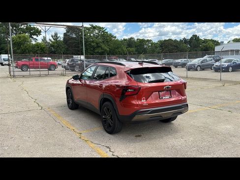 Used 2024 Chevrolet Trax ACTIV w/ Sunroof Package FWD image 4