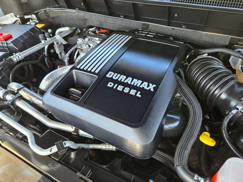 Used 2024 Chevrolet Silverado 1500 RST w/ Z71 Off-Road Package AWD/4WD image 17