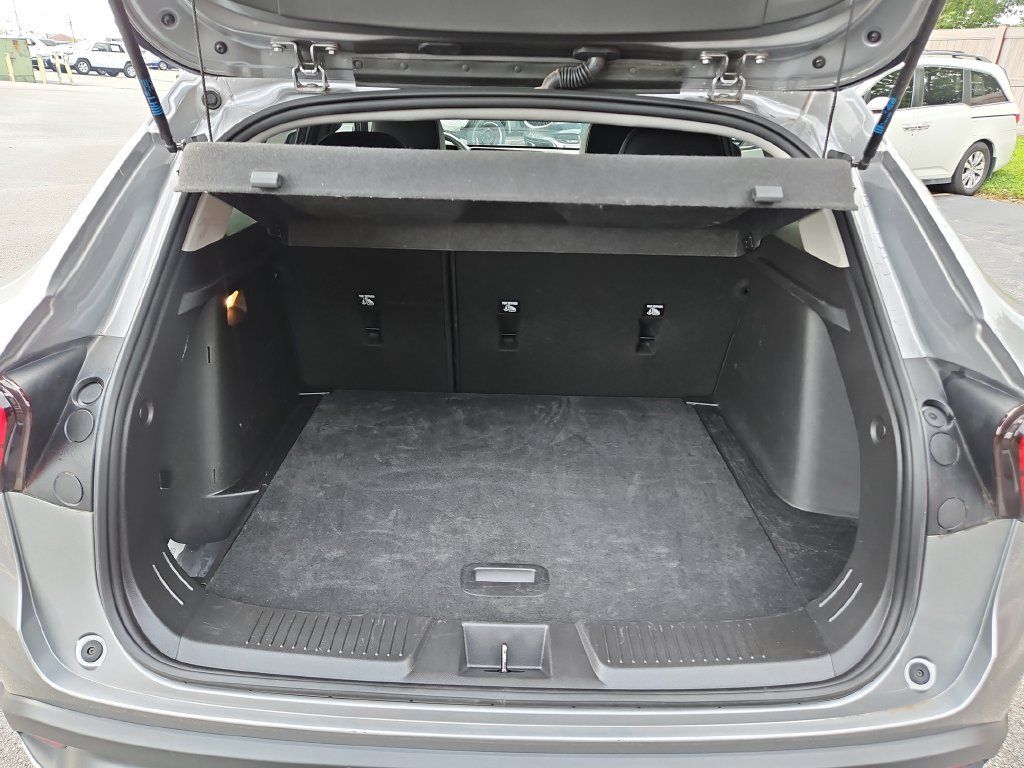 Used 2025 Chevrolet Trax LT FWD image 11