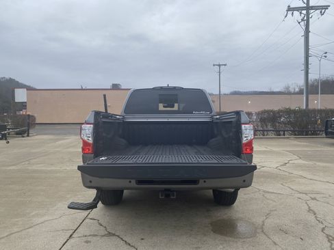 Used 2024 Nissan Titan SV w/ SV Convenience Package image 30
