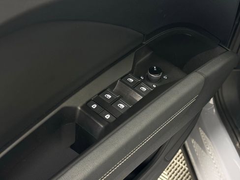 Used 2024 Audi Q4 e-tron Prestige image 28