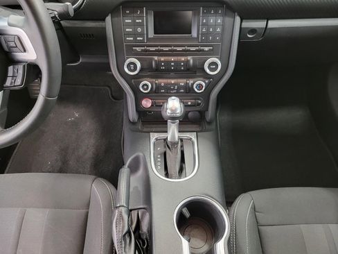 Used 2018 Ford Mustang Coupe RWD image 18