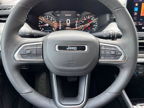 Used 2025 Jeep Compass Limited AWD/4WD image 11