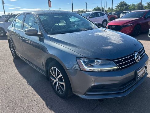 Used 2018 Volkswagen Jetta SE FWD image 3
