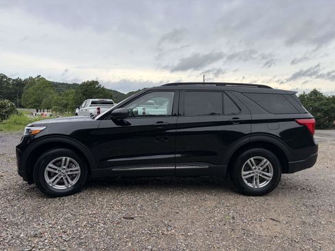 Used 2024 Ford Explorer XLT w/ Equipment Group 202A AWD/4WD image 25