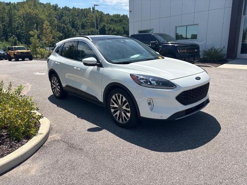 Used 2020 Ford Escape Titanium FWD image 4