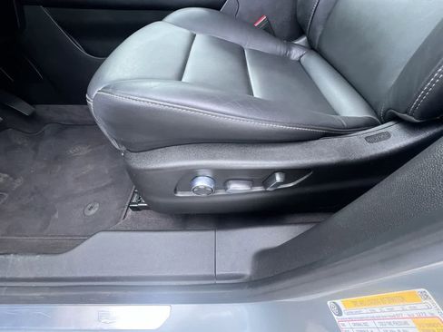 Used 2024 Cadillac XT4 Premium Luxury image 12