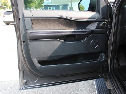 Used 2019 Ford Expedition Limited w/ Equipment Group 301A AWD/4WD image 11
