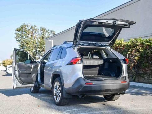 Used 2023 Toyota RAV4 XLE Premium image 27