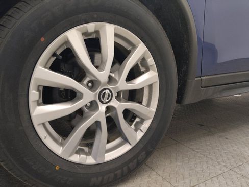 Used 2017 Nissan Rogue SV FWD image 31