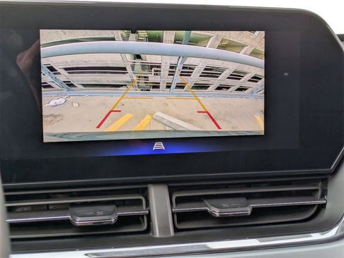 Used 2025 Chevrolet Trax LT w/ LT Convenience Package image 16