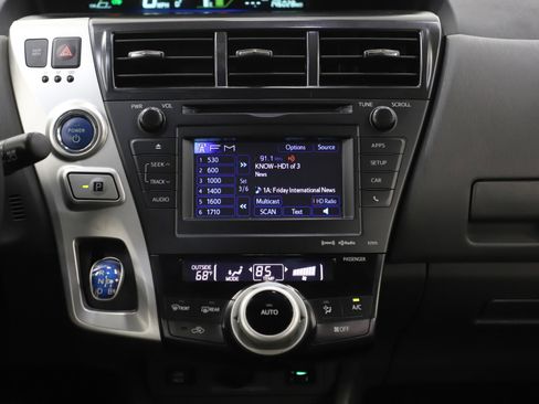 Used 2014 Toyota Prius V Three image 15