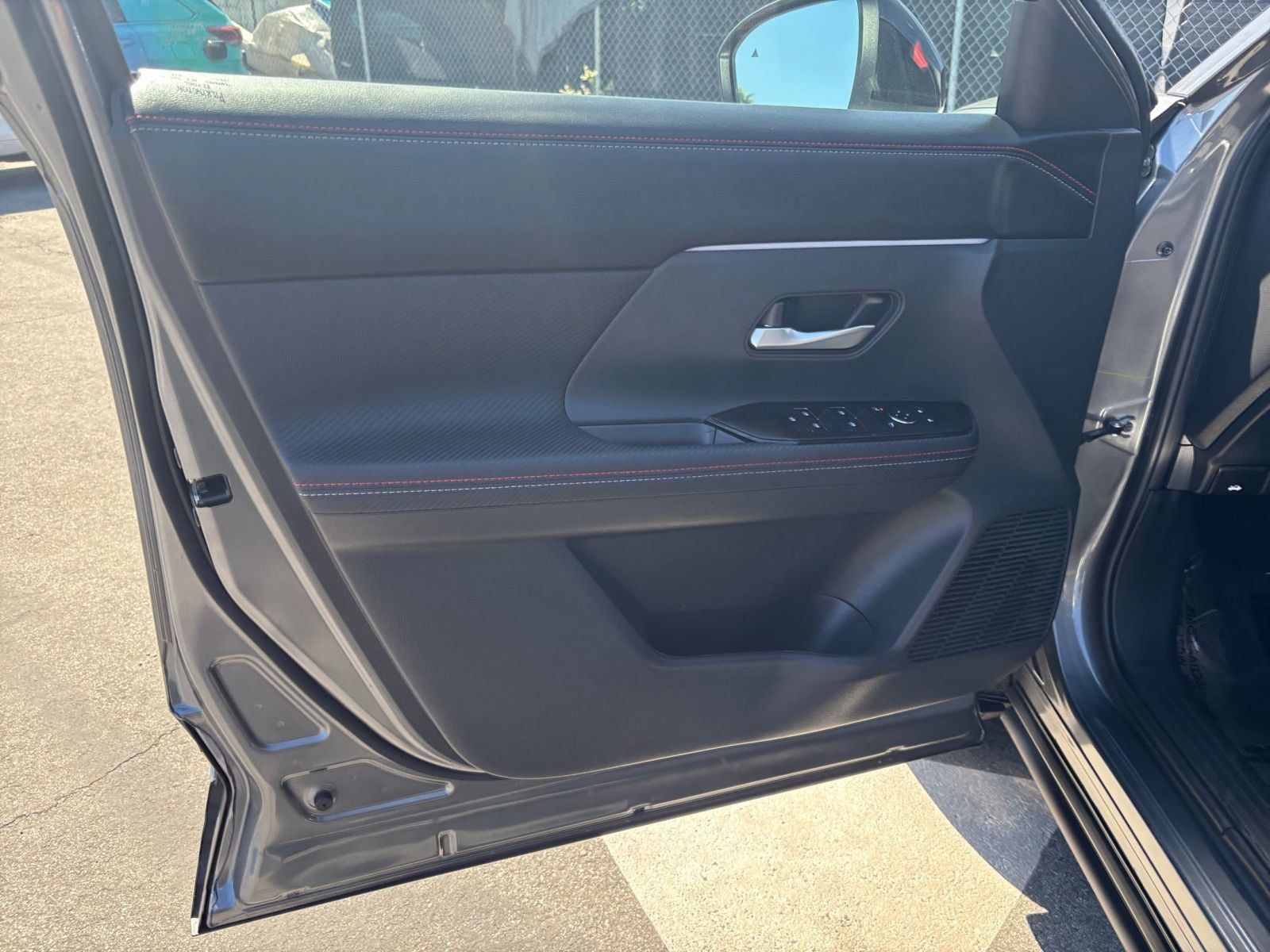 Used 2026 Nissan Kicks SR FWD image 18
