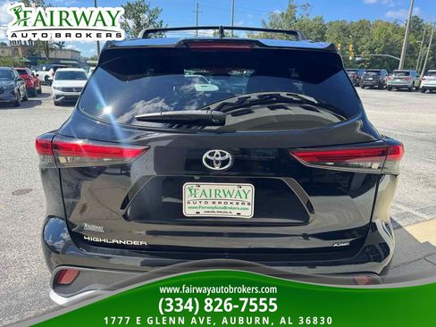 Used 2021 Toyota Highlander XSE FWD image 7