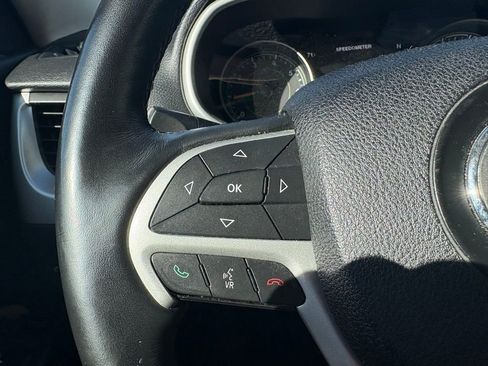 Used 2015 Jeep Cherokee Limited image 17