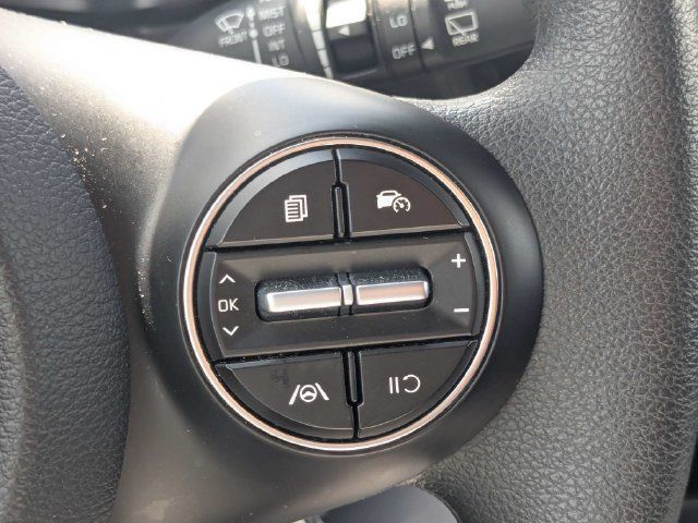 Used 2025 Kia Soul LX w/ LX Technology Package FWD image 24