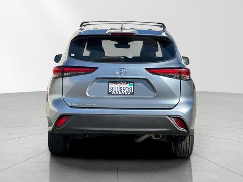 Used 2021 Toyota Highlander XLE FWD image 4