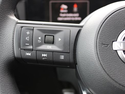 Used 2025 Nissan Kicks SV image 16