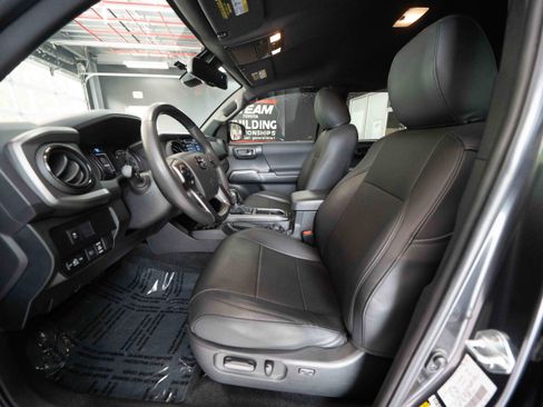 Used 2023 Toyota Tacoma TRD Sport AWD/4WD image 9