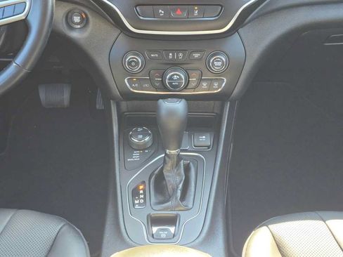 Used 2021 Jeep Cherokee Latitude Lux w/ Comfort/Convenience Group AWD/4WD image 13