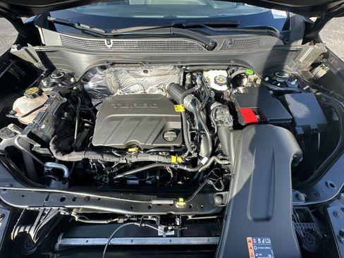 Certified 2025 Chevrolet Trax LT w/ LT Convenience Package image 33