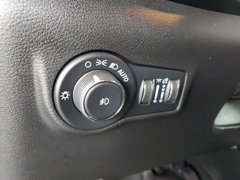 Used 2023 Jeep Compass Latitude AWD/4WD image 23