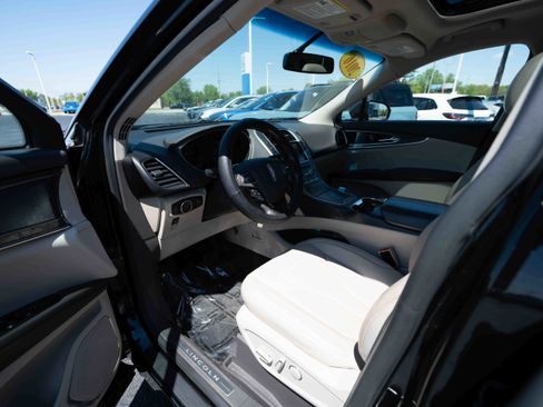 Used 2016 Lincoln MKX Reserve w/ Technology Package AWD/4WD image 8