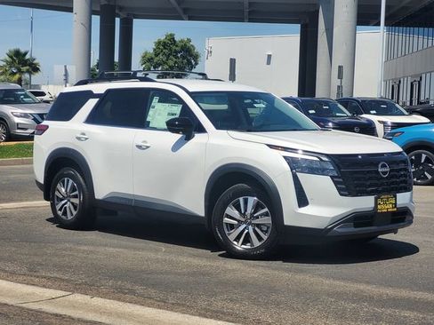New 2026 Nissan Pathfinder SL AWD/4WD image 1