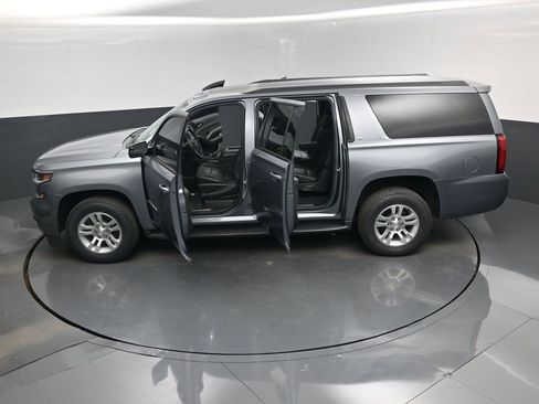 Used 2020 Chevrolet Suburban LT image 17