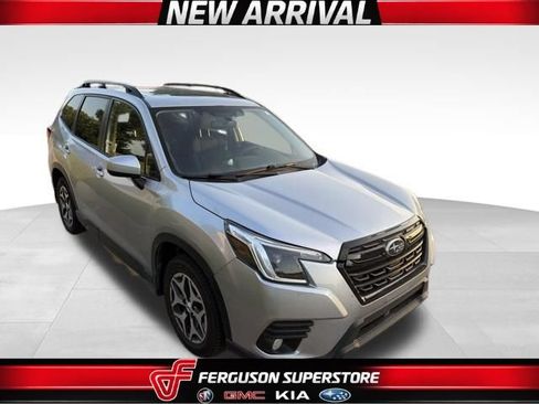Used 2023 Subaru Forester Premium AWD/4WD image 1