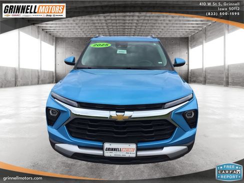 Used 2025 Chevrolet TrailBlazer LT AWD/4WD image 2