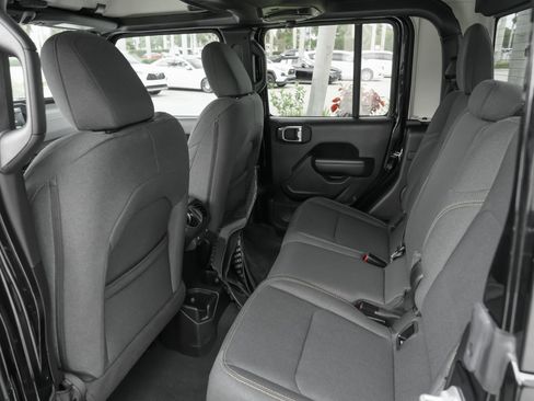 Used 2024 Jeep Gladiator Sport AWD/4WD image 35