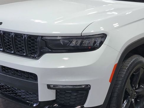 Used 2024 Jeep Grand Cherokee L Limited w/ Black Appearance Package AWD/4WD image 8
