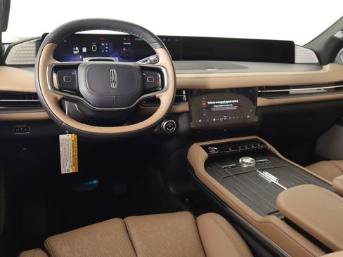 New 2026 Lincoln Navigator L Black Label AWD/4WD image 2