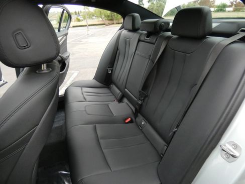 Used 2019 BMW 530i w/ Convenience Package image 43