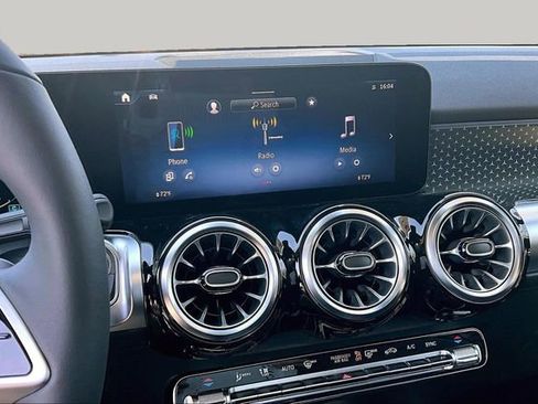 New 2026 Mercedes-Benz GLB 250 4MATIC image 10
