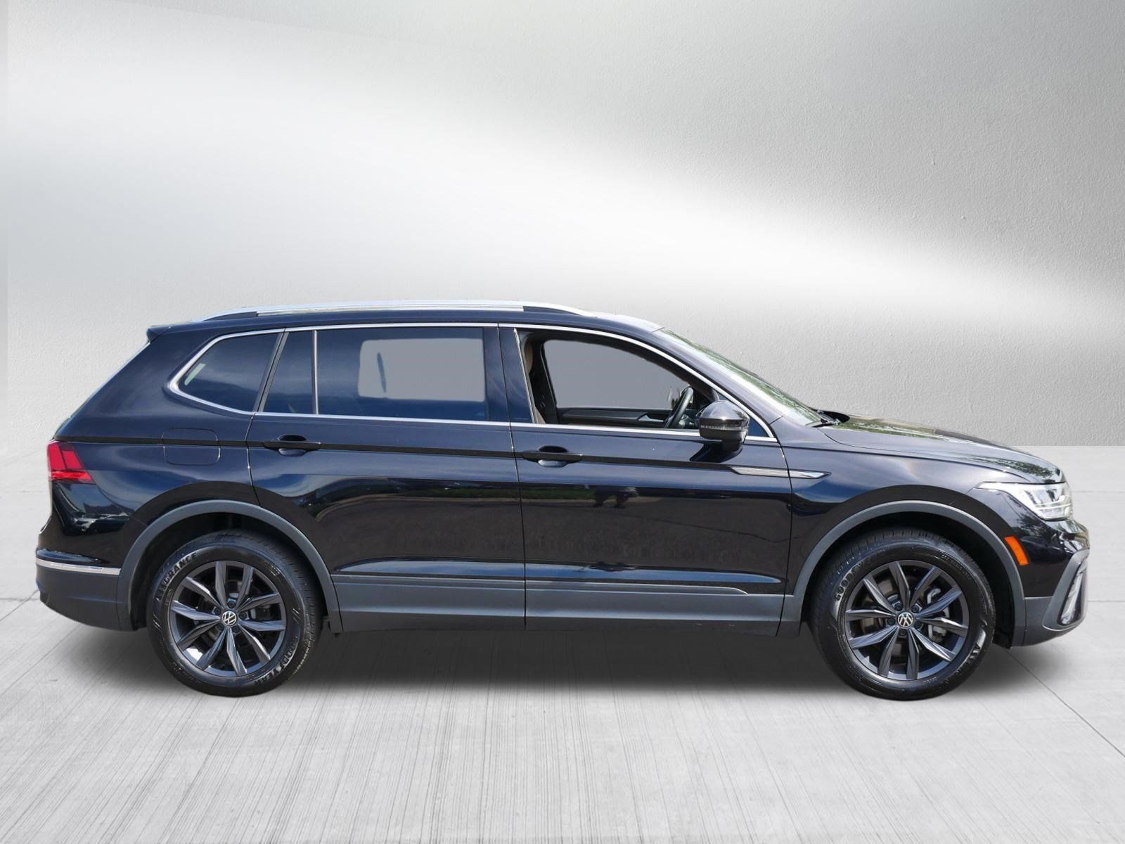 Used 2022 Volkswagen Tiguan SE w/ Panoramic Sunroof Package AWD/4WD image 8