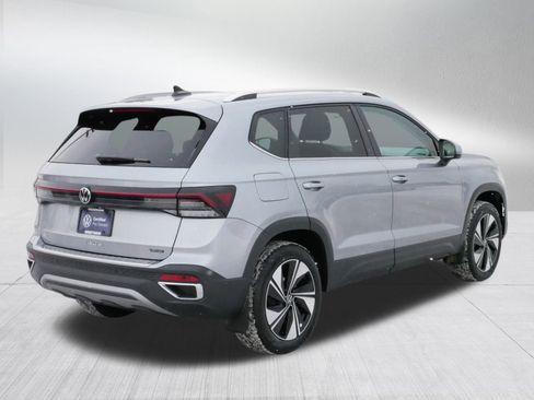 Used 2025 Volkswagen Taos SE image 7