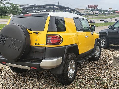 Used 2007 Toyota FJ Cruiser 4WD image 3
