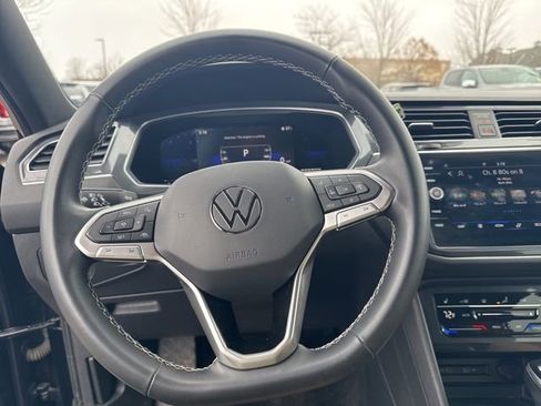 Used 2022 Volkswagen Tiguan SE image 11