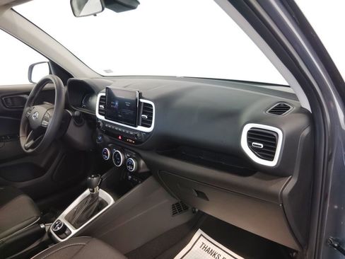 Used 2025 Hyundai Venue Limited image 43