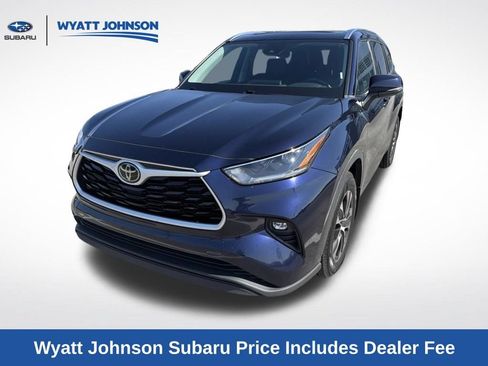 Used 2021 Toyota Highlander XLE AWD/4WD image 15