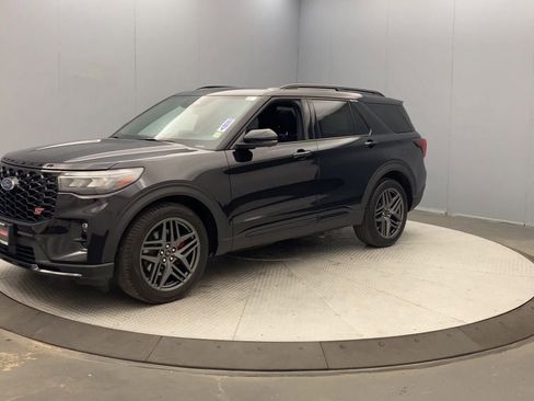 Used 2025 Ford Explorer ST w/ Sun And Sound Package AWD/4WD image 9